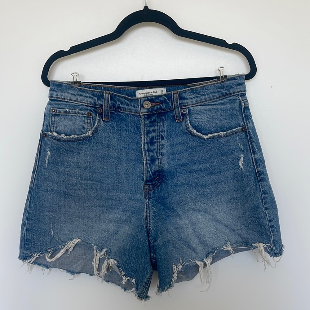 Abercrombie and Fitch high rise dad short